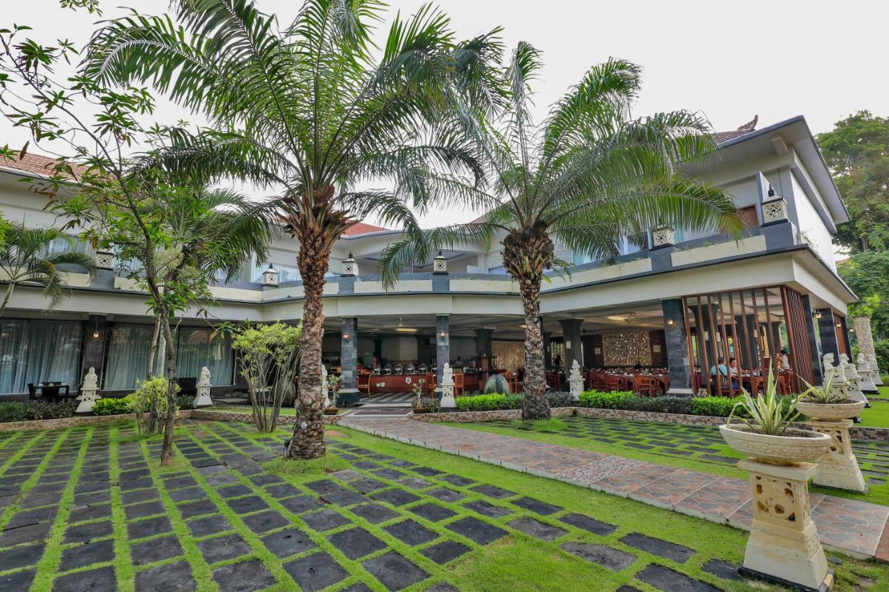 Puri Saron Hotel Seminyak Bagian luar foto